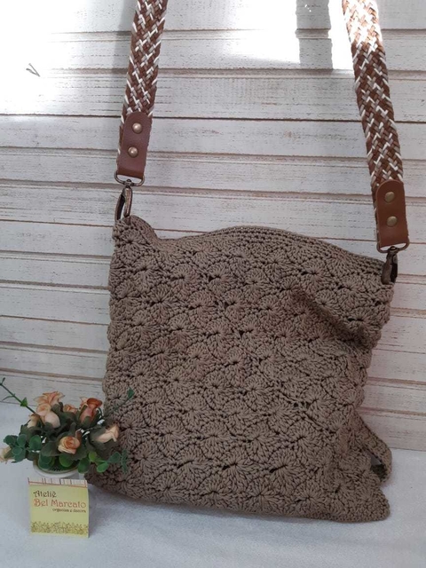 Bolsa de crochê com alça trabalhada caramelo Ref 89