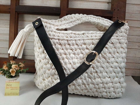 Bolsa de crochê off white e alça preta detalhe fivela Ref 94