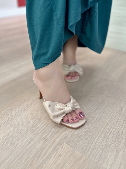 Salto ÁGATA NA COR AMÊNDOA de 8cm com detalhe laço - comprar online