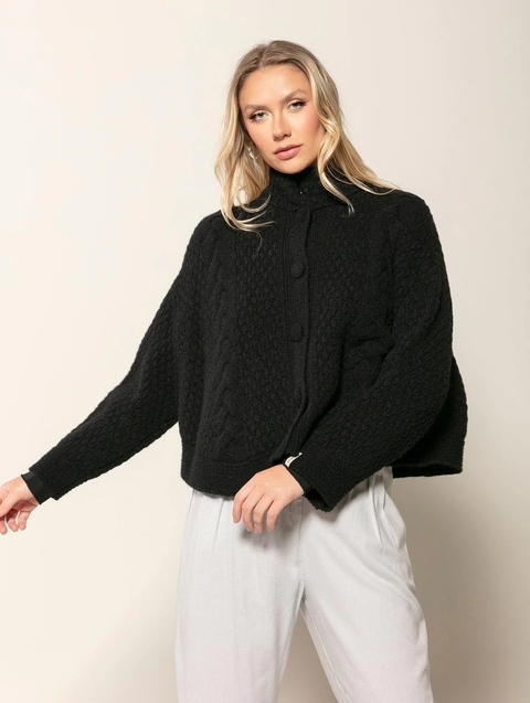 Casaco com tecimento em tranças e fechamento frontal em botões Biamar 11836 - comprar online