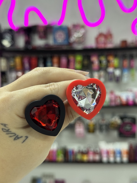 PLUG ANAL AVELUDADO M CORAÇÃO COM PEDRA - comprar online