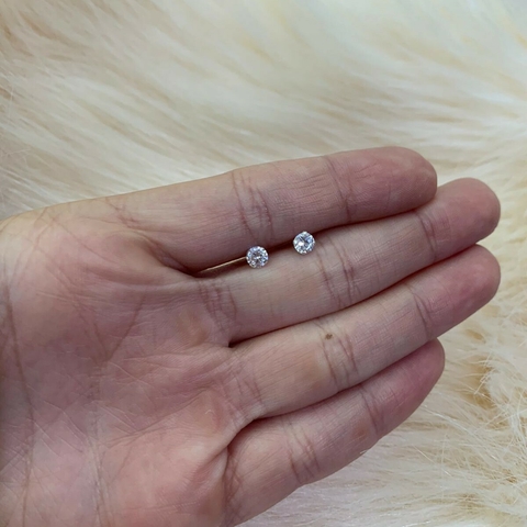 Brinco Zirconia 4mm