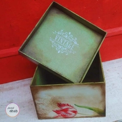 Caixa Vintage Íris na internet