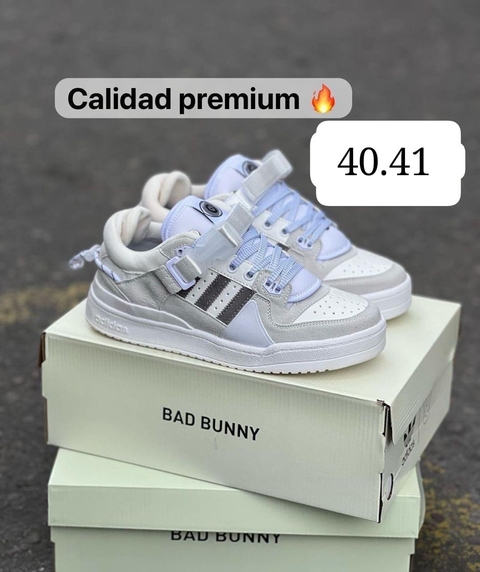 Forum Buckle Low x Bad Bunny "White »