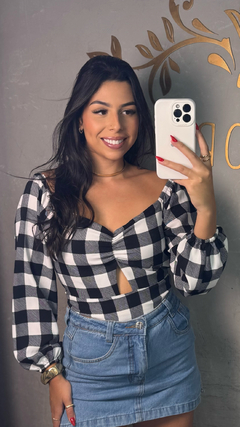 Cropped Maria Xadrez na internet