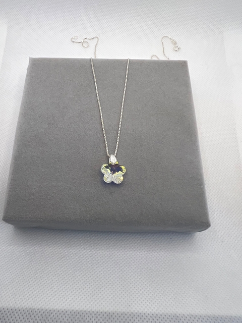 Colar 45 cm flor cristal .