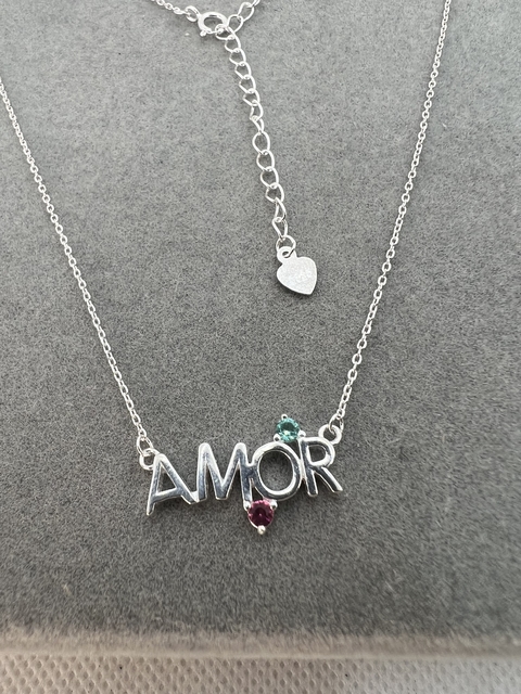Colar AMOR com pedras.
