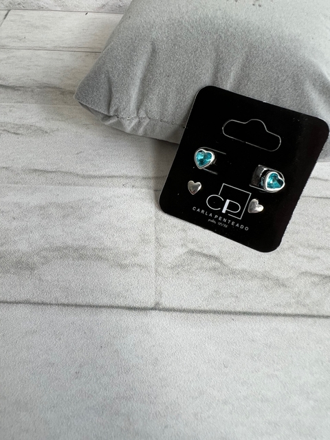 Conjunto de brincos coração azul claro e coraçãozinho.