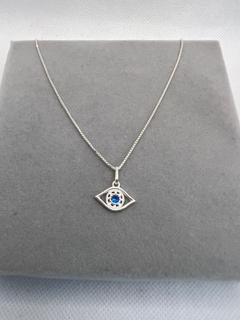 Colar olho grego modelo olho com zircônia azul.