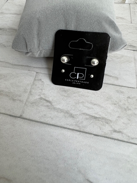 Conjunto de brincos bolas .