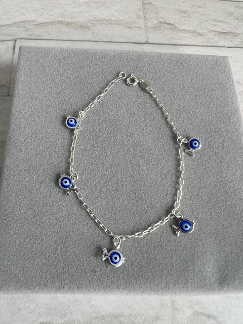 Pulseira olho grego peixinho azul escuro.