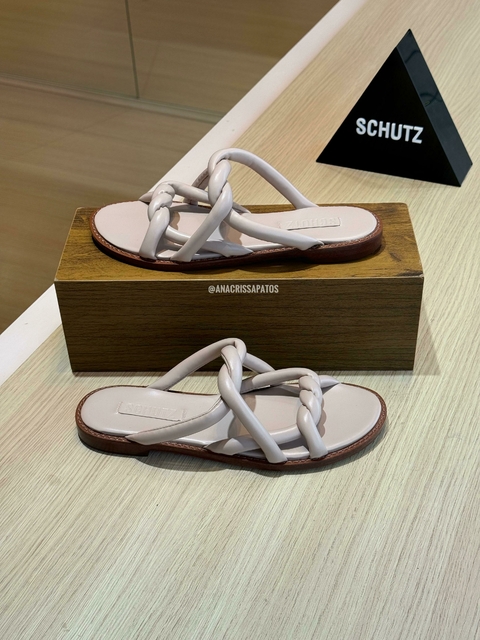 Schutz Flat Couro Macio Beige Latte Rasteira
