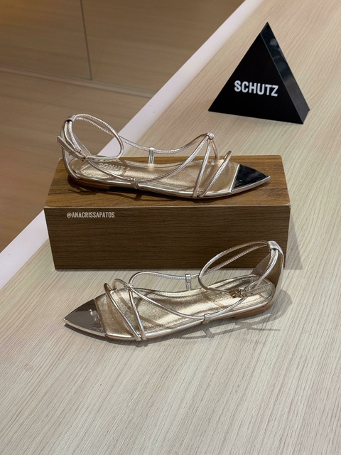 Schutz Flat Couro Dourado Bico Folha Rasteira S21366 0005 0007U