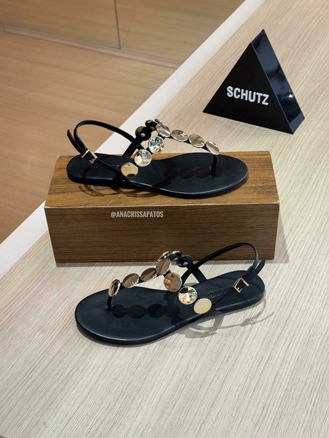 Schutz Flat Couro Preta Metal Dourado Rasteira