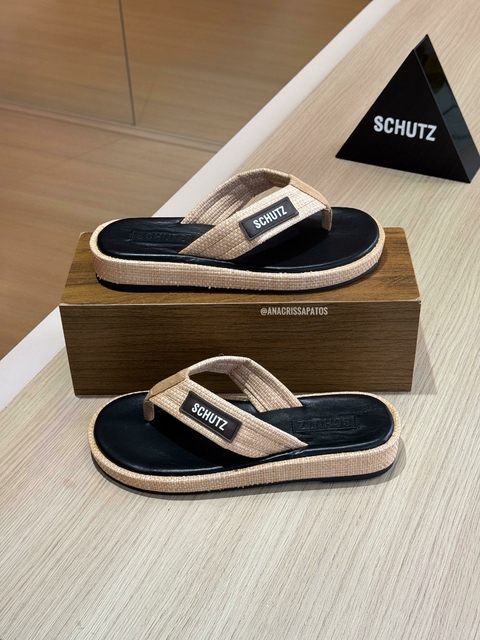 Schutz Flat Couro Palha Chinelo