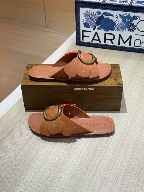 Farm Flat Camel Fivela Rasteira