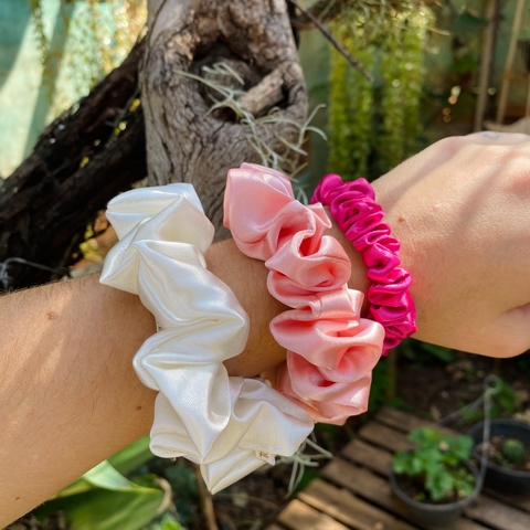 Kit de xuxinhas de cetim “Bela”