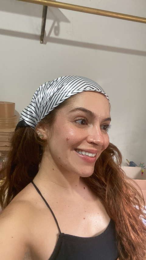 ENVIO IMEDIATO - Lenço em cetim - tamanho pequeno