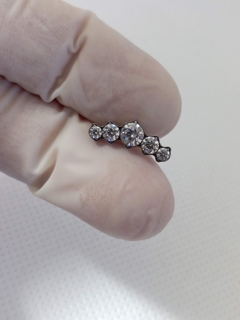 Labret titânio zircônia 8mm, rosca interna.
