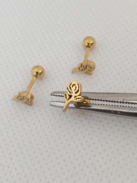 Labret flor aço PVD gold 6mm