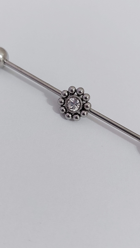 Barbell aço cirúrgico 38mm, rosca externa, com pedra strass.
