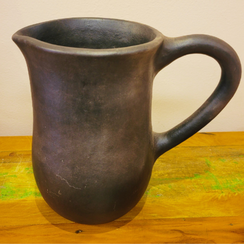 Jarra em Cerâmica Preta