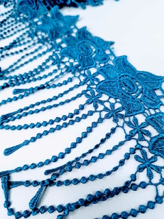 Fita de guipir com franja azul bic