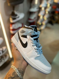 Tenis Air Jordan 1 Mid Baby Blue/Black - comprar online