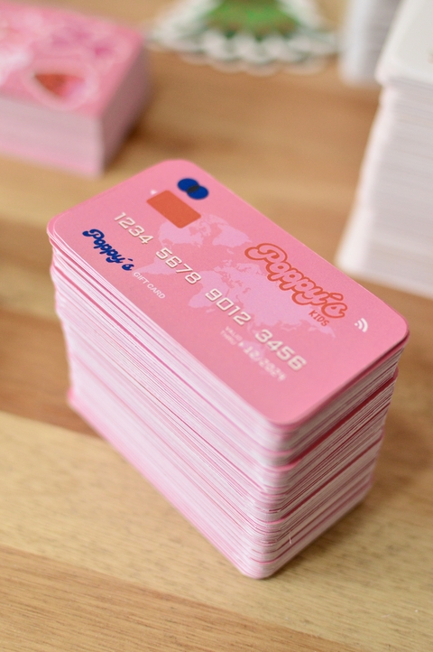 Gift cards / Tarjeta de crédito (9x5cm) Laminado + puntas redondeadas x 150 u.