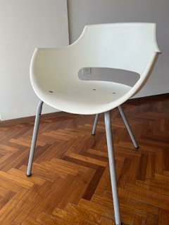 SILLAS $ 40.000 APILABLES BLANCAS DISEÑO ANATOMICO - comprar online