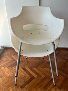 Imagen de SILLAS $ 40.000 APILABLES BLANCAS DISEÑO ANATOMICO