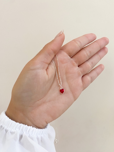 Colar ponto de luz vermelho coracao