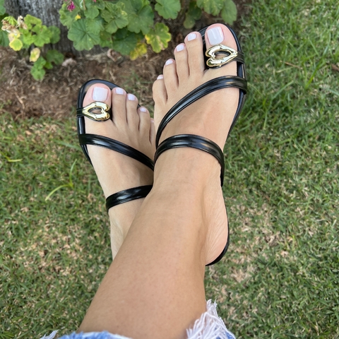 Rasteira Preta com Pingente - comprar online