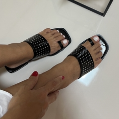 Rasteira Lully Belle Verniz Preta na internet