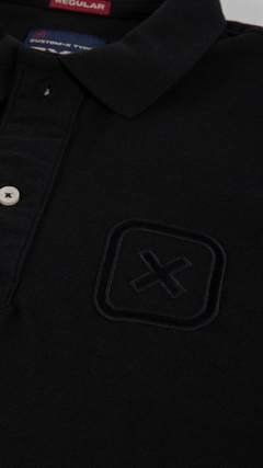 CAMISA GOLA POLO TXC MASCULINA REGULAR LOGO APLICADA PRETA na internet