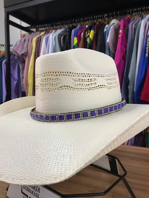 BANDINHA PARA CHAPÉU COURO LEGITIMO PEDRARIA ROXO E STRASS