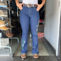 CALÇA FEMININA BORDADO E STRASS NA PERNA E NO BOLSO DE TRÁS na internet