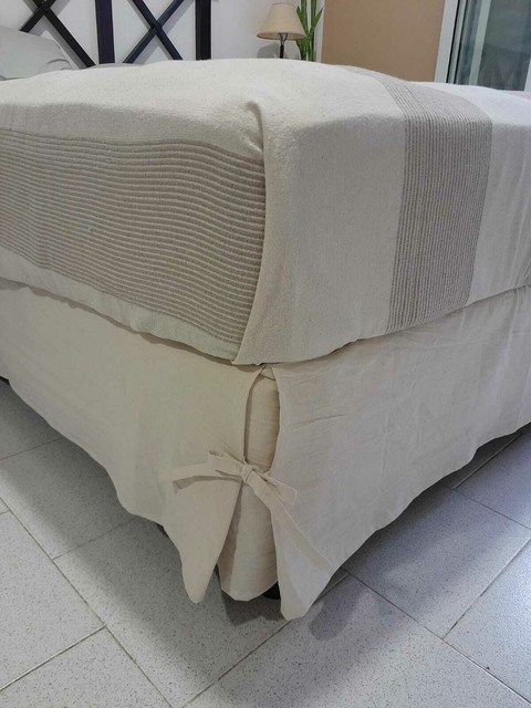 CUBRE SOMMIER CON MOÑO NATURAL