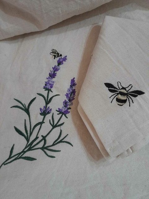 MANTEL BORDADO LAVANDA