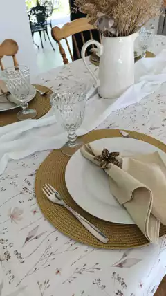 MANTEL GABARDINA ACRÍLICA FLORCITAS SUTIL - Duvet
