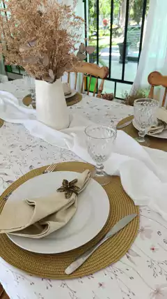 MANTEL GABARDINA ACRÍLICA FLORCITAS SUTIL en internet