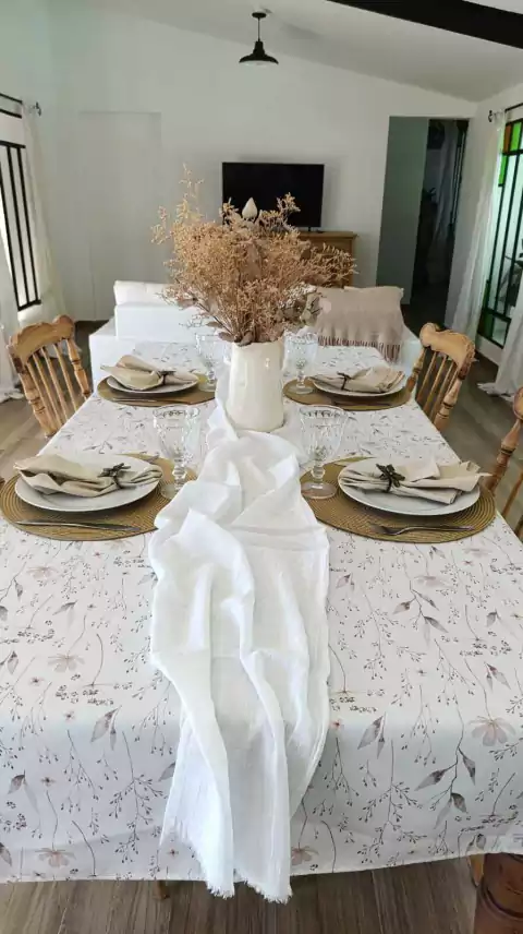 MANTEL GABARDINA ACRÍLICA FLORCITAS SUTIL