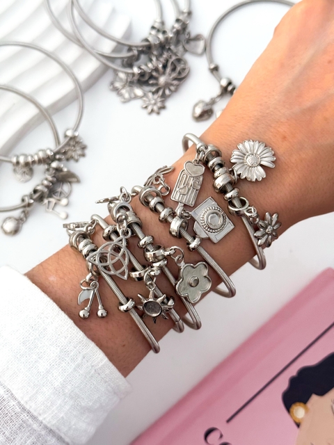 PACK X 12 PULSERAS CHARMS LILITH QP557 -INCLUYE CHARMS - comprar online