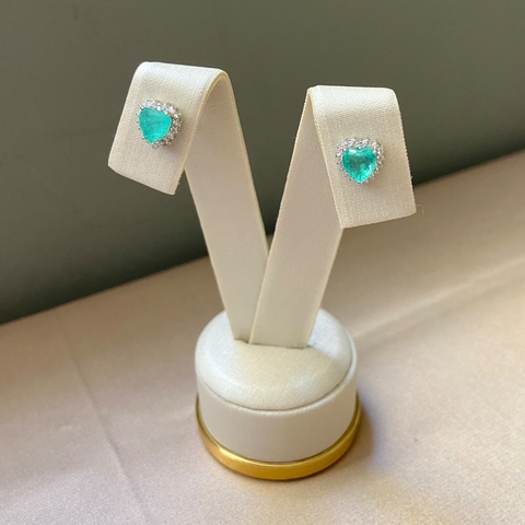 BRINCO PRATA 925 CORAÇÃO/ 1 FILEIRA DE CRAVEJADA/ ESMERALDA COLOMBIANA