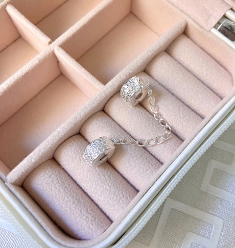 BERLOQUE PEGA LADRAO CRAVEJADO PRATA