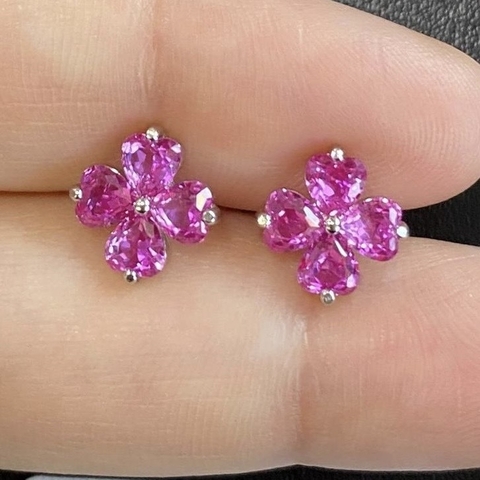 BRINCO PRATA 925 TREVO PEQUENO QUATRO PÉTALAS DE CORAÇÃO/ SAFIRA PINK - comprar online