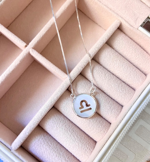 COLAR SIGNO LIBRA NA VENEZIANA PRATA