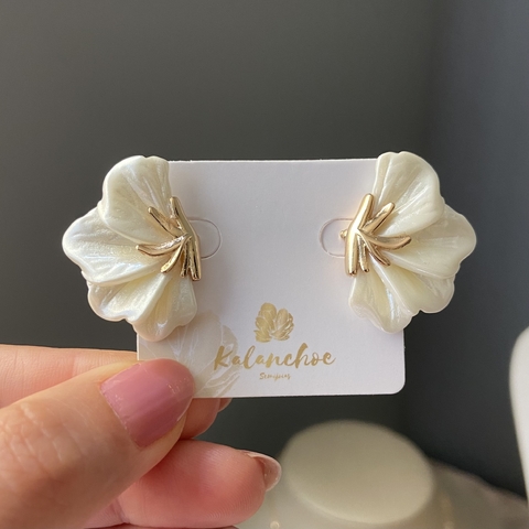 BRINCO MEIA FLOR PEROLADA P