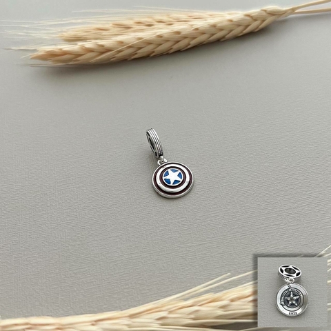 BERLOQUE ESCUDO DO CAPITAO AMERICA PENDURADO