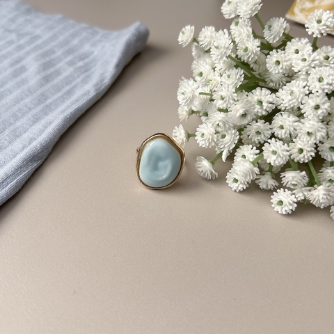 ANEL REGULÁVEL PEDRA ORGÂNICA CANDY AZUL